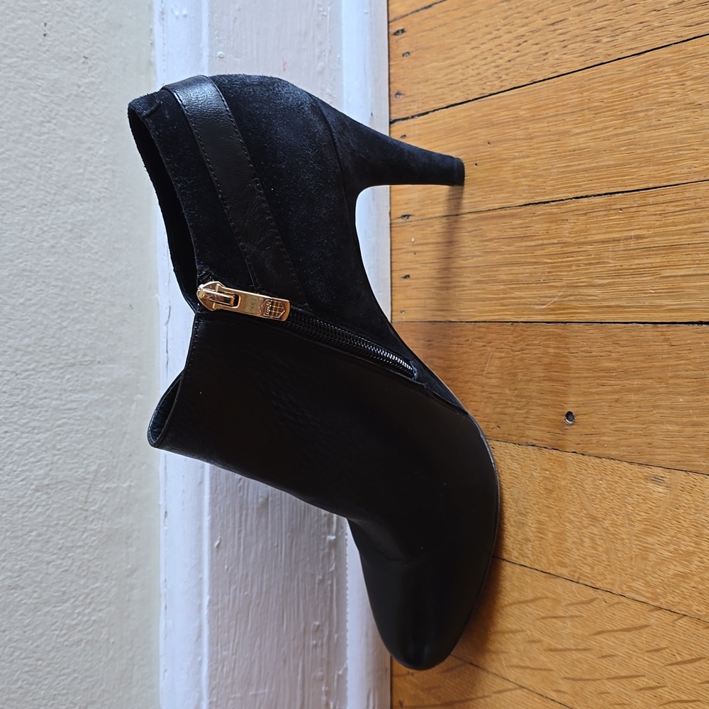 Vince Camuto, Velino Black Ankle Boots, Leather, EUC, Women's 10 - Picture 6 of 16